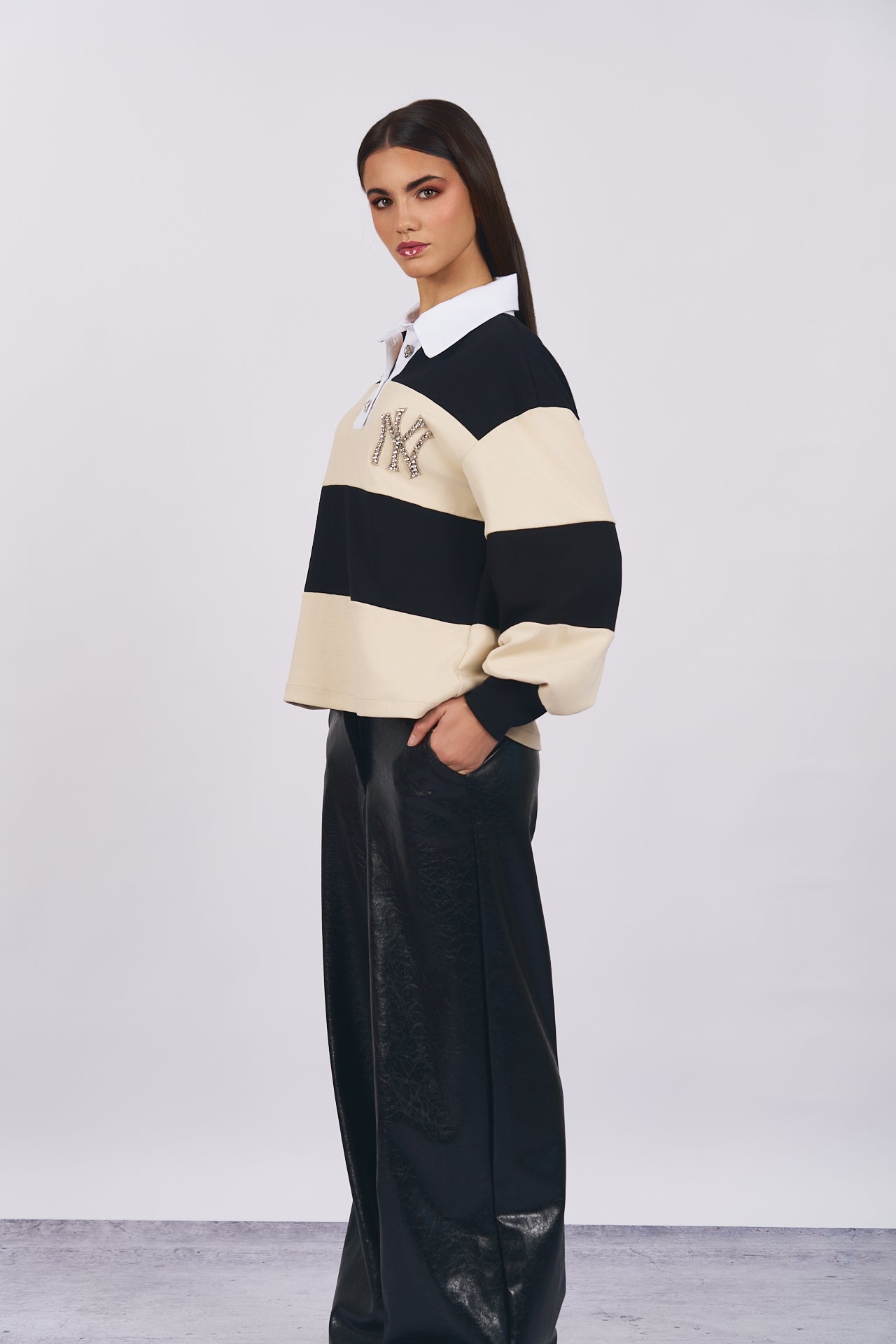 Maglia con colletto bianco - DORÉA STORE