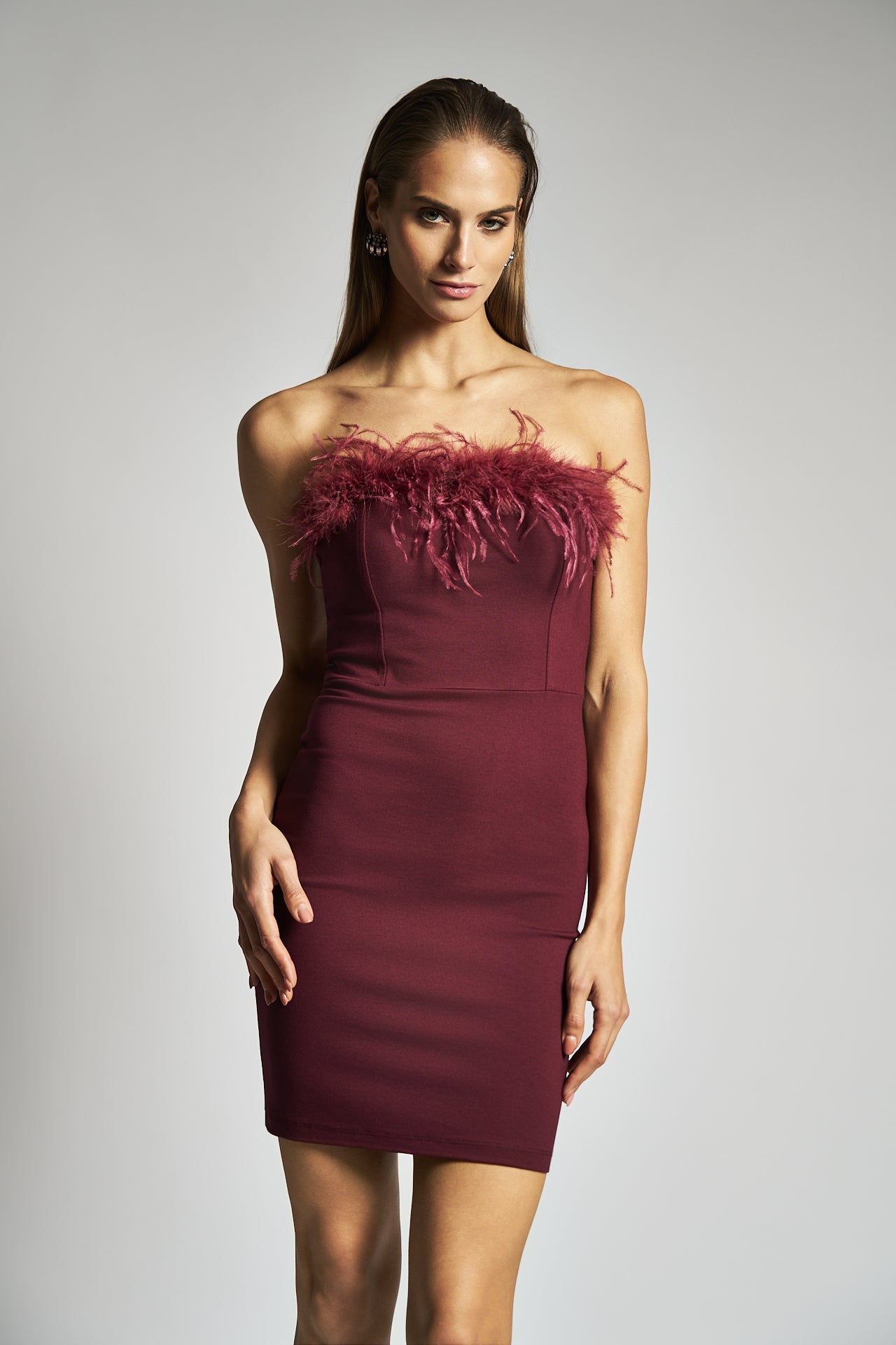 Vestito corto con dettaglio in piume - DORÉA STORE