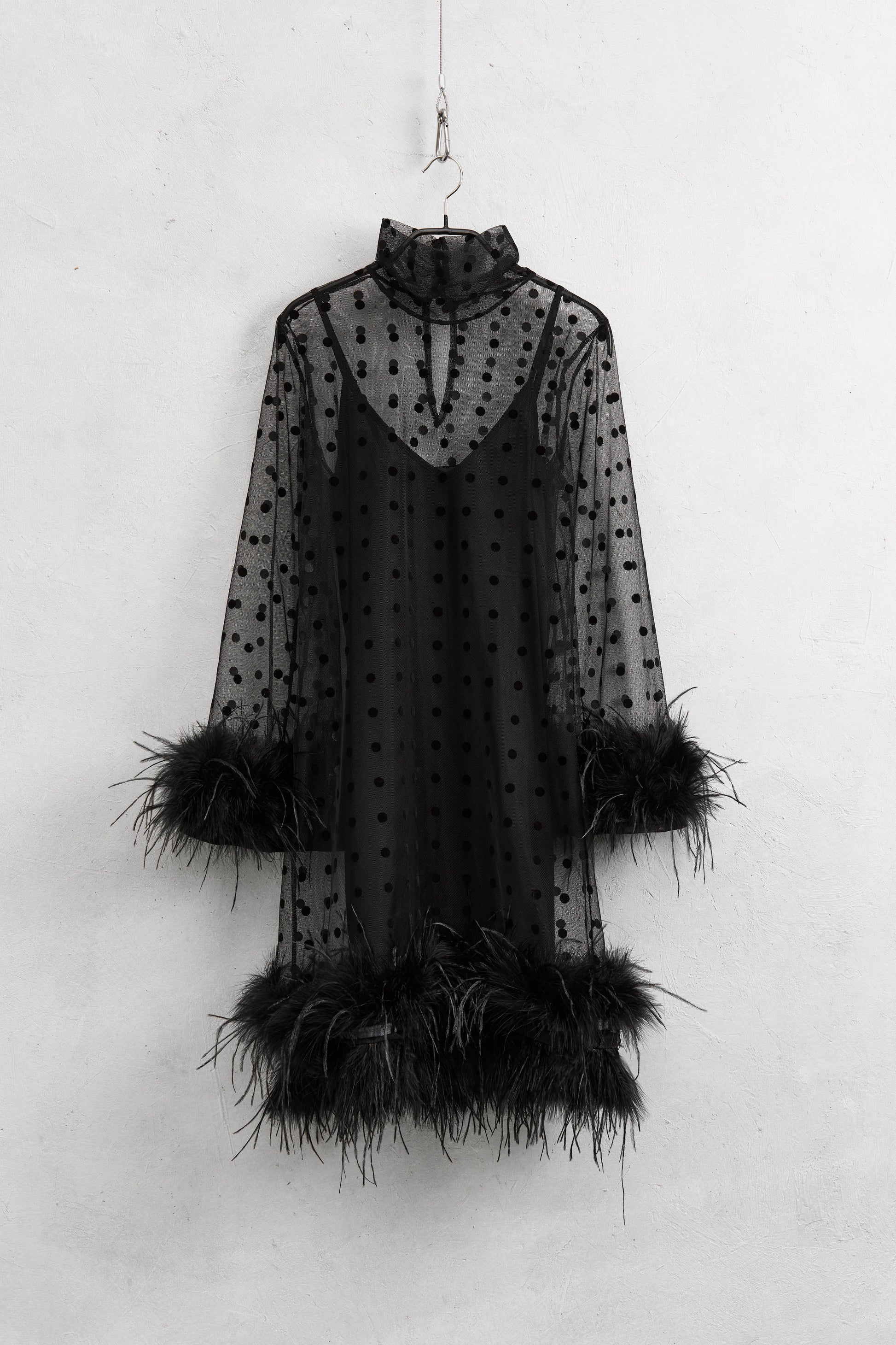 Short dress with feather detail - DORÉA STORE