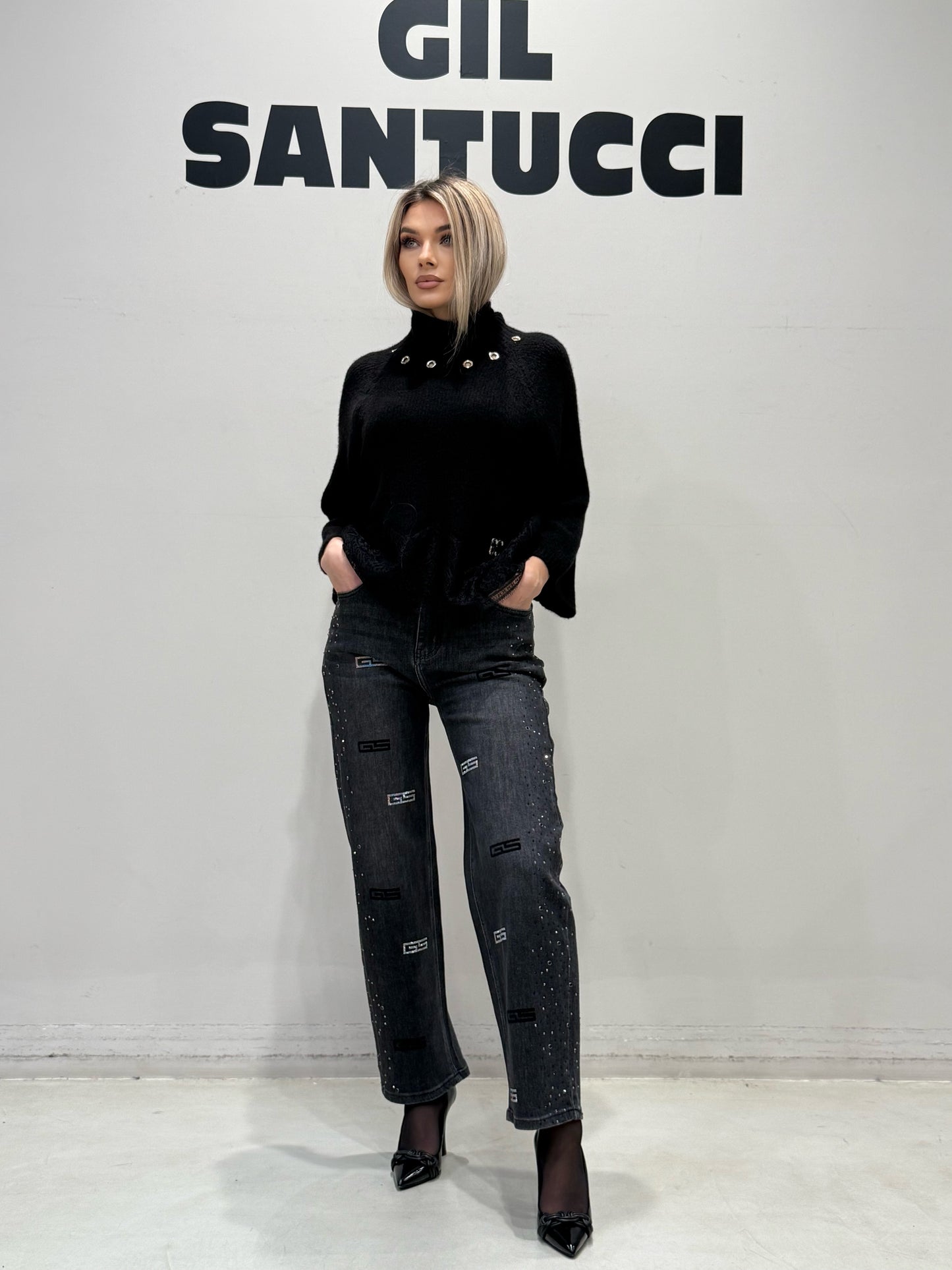 Jeans a gamba dritta con dettagli stass